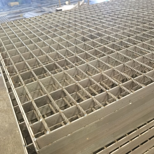 如何挑選性價(jià)比高的平臺(tái)鋼格柵鋼格板