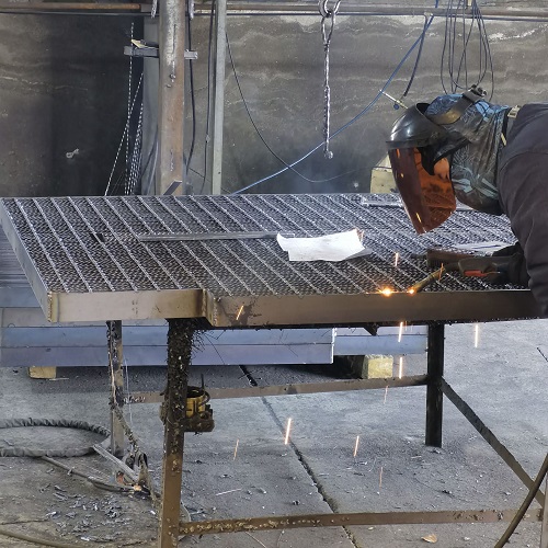 鋼格板采購避坑指南：這5個(gè)參數(shù)不懂，小心被坑！