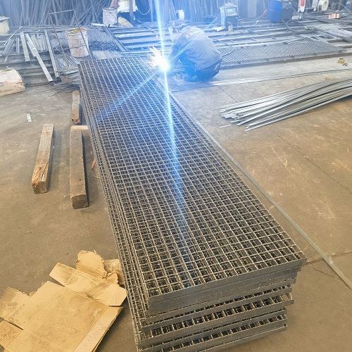 鋼格板采購避坑指南：這5個(gè)參數(shù)不懂，小心被坑！