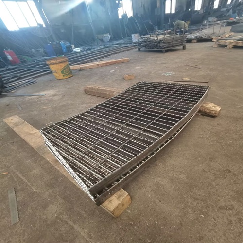 養(yǎng)殖場鋼格柵系統(tǒng)：抵御腐蝕與堵塞的雙重防護