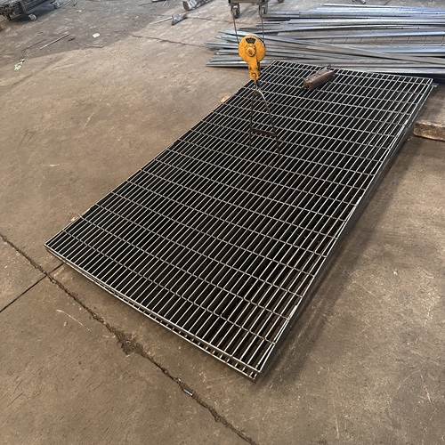 鋼格柵板默默支撐著城市的每一寸腳步