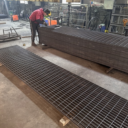 鋼格板在工業平臺中的4大應用優勢