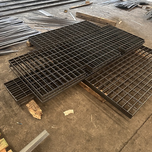 大型壓焊設備生產鋼格板質量優勢