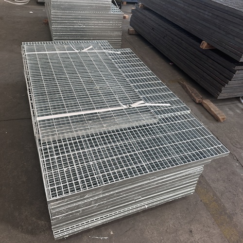 光伏平臺鋼格板用途與結構優勢解析