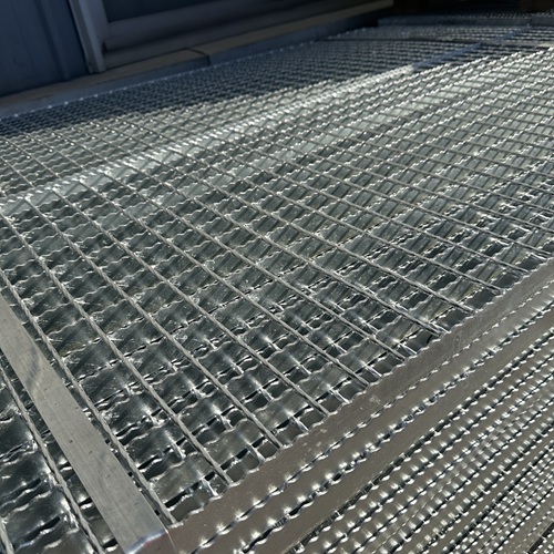 大型設(shè)備平臺(tái)鋼格板用途及安裝要點(diǎn)