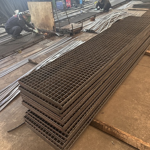 大型設(shè)備平臺(tái)鋼格板用途及安裝要點(diǎn)