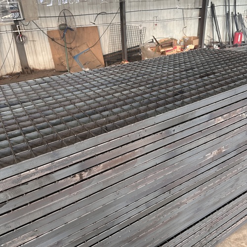 工業(yè)走道鋼格板用途與安裝注意事項